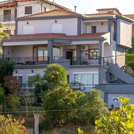 Michael'S Apartment'S Nea Roda Exterior photo
