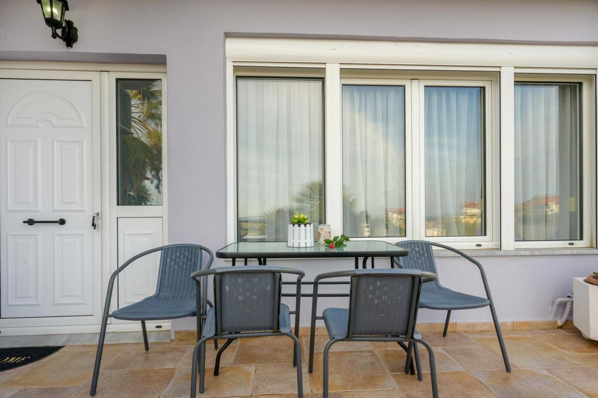 Michael'S Apartment'S Nea Roda Exterior photo