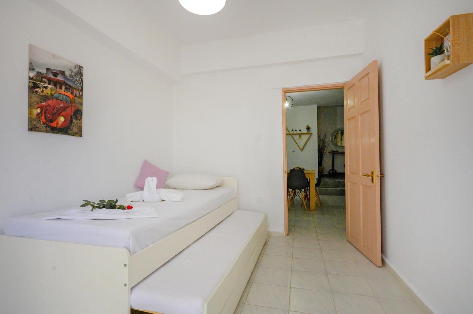 Michael'S Apartment'S Nea Roda Exterior photo