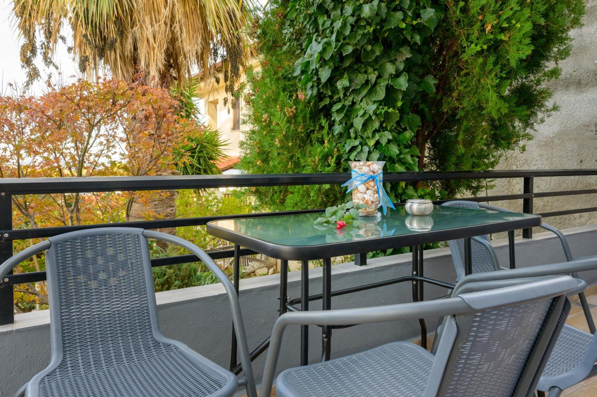 Michael'S Apartment'S Nea Roda Exterior photo