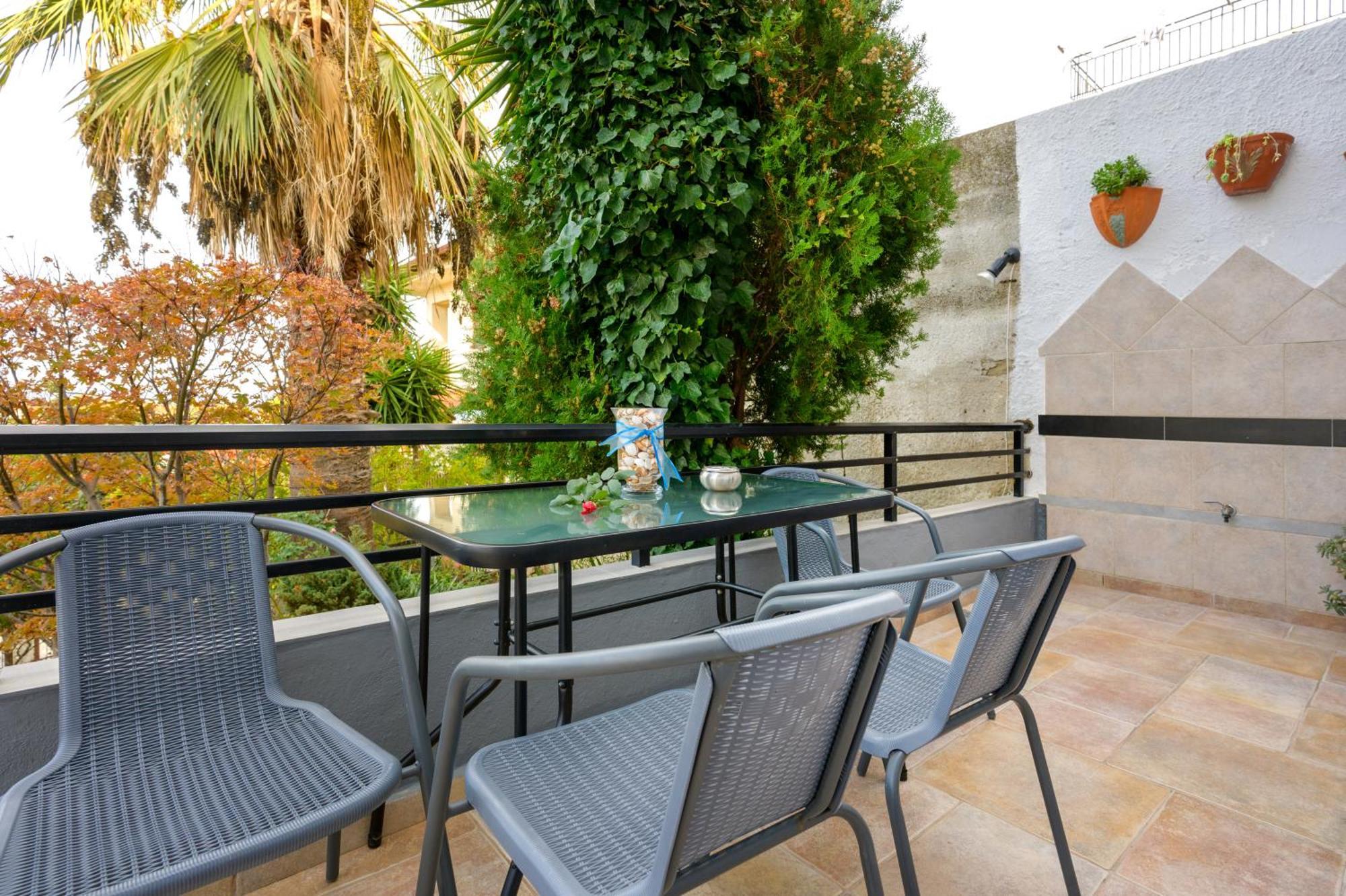 Michael'S Apartment'S Nea Roda Exterior photo