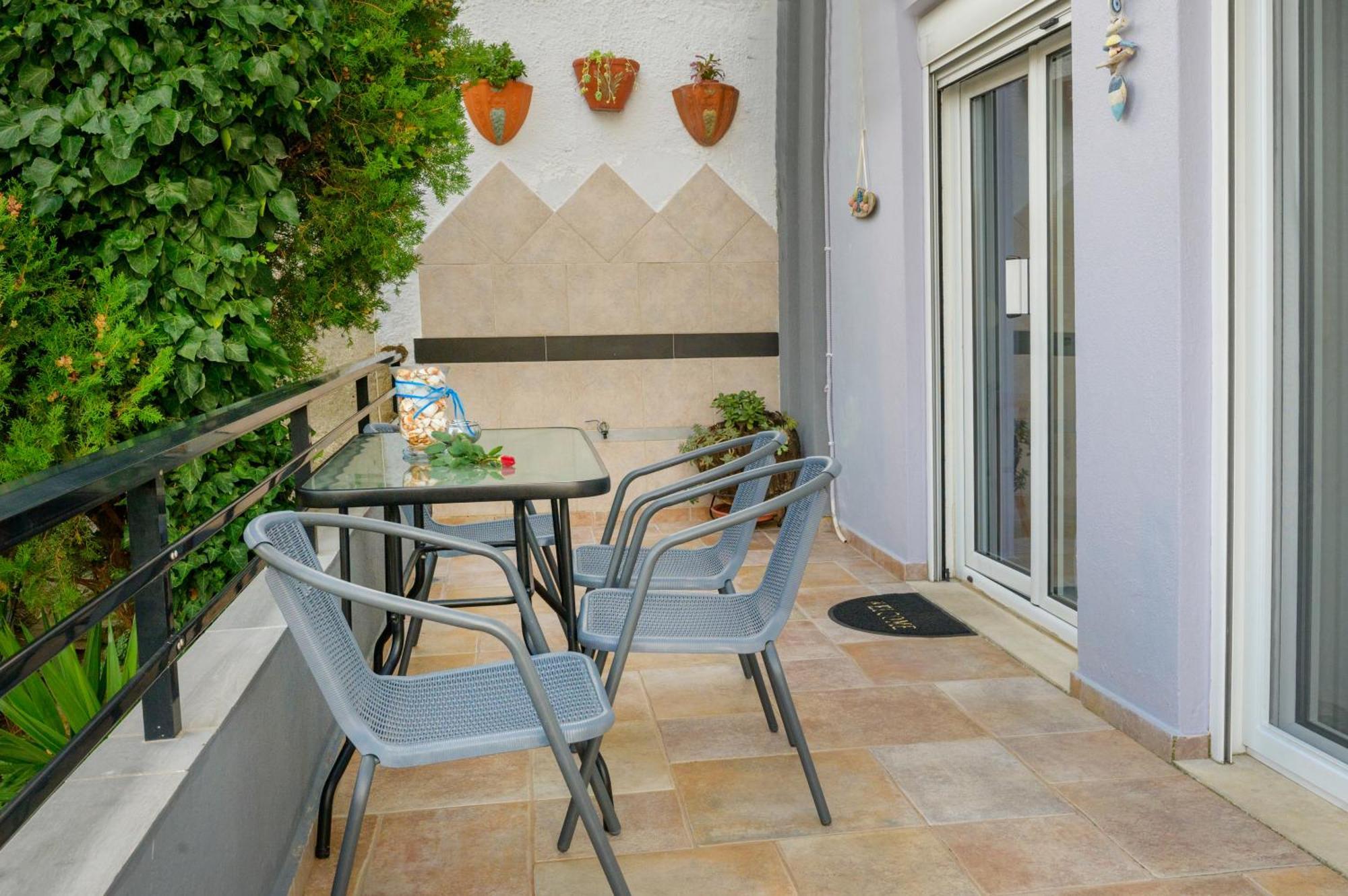 Michael'S Apartment'S Nea Roda Exterior photo
