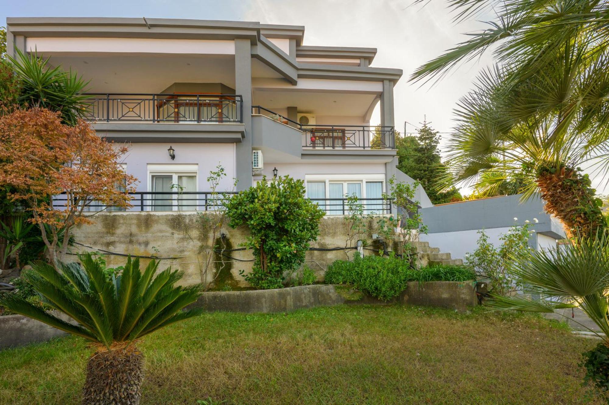 Michael'S Apartment'S Nea Roda Exterior photo