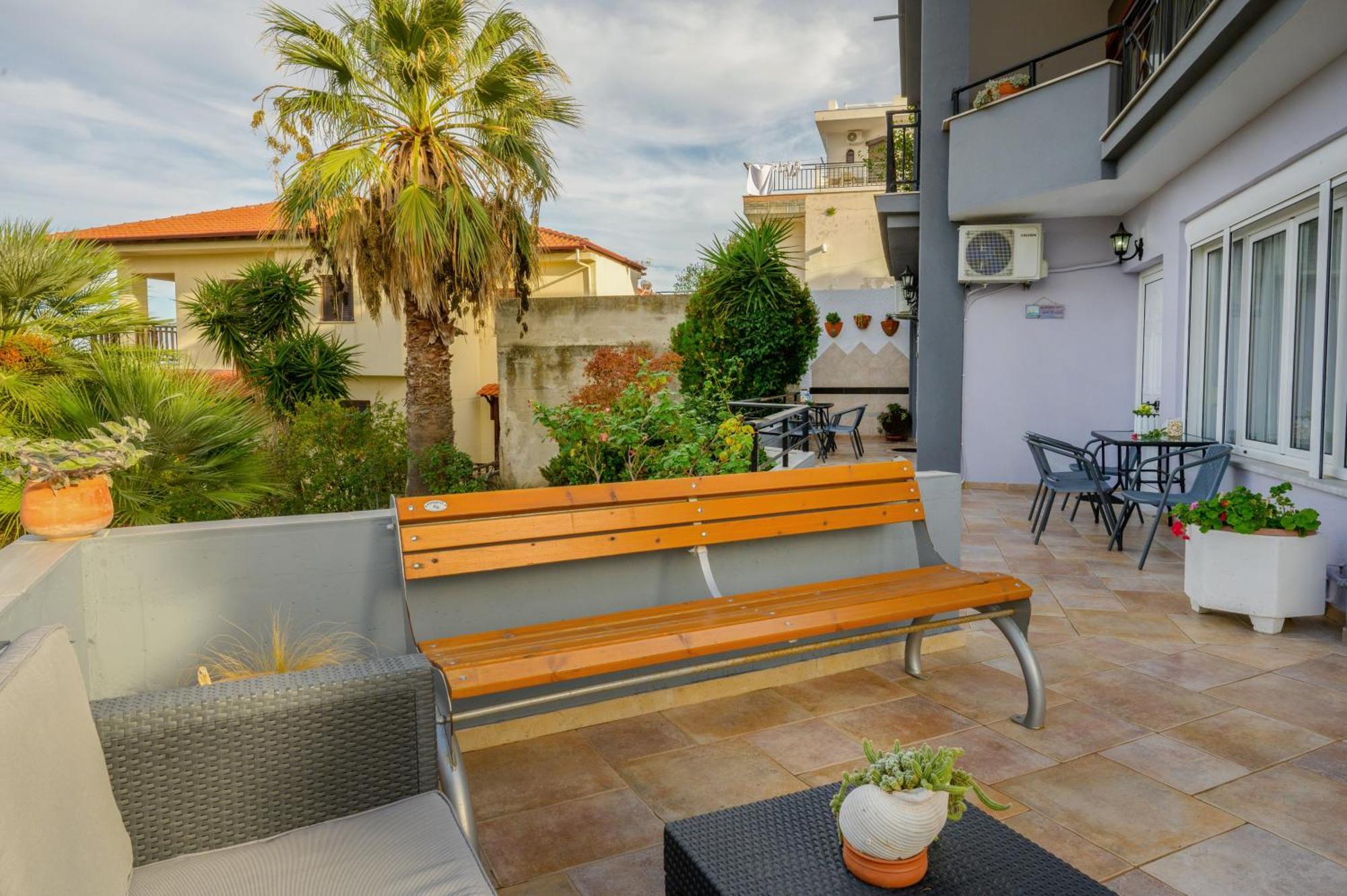 Michael'S Apartment'S Nea Roda Exterior photo