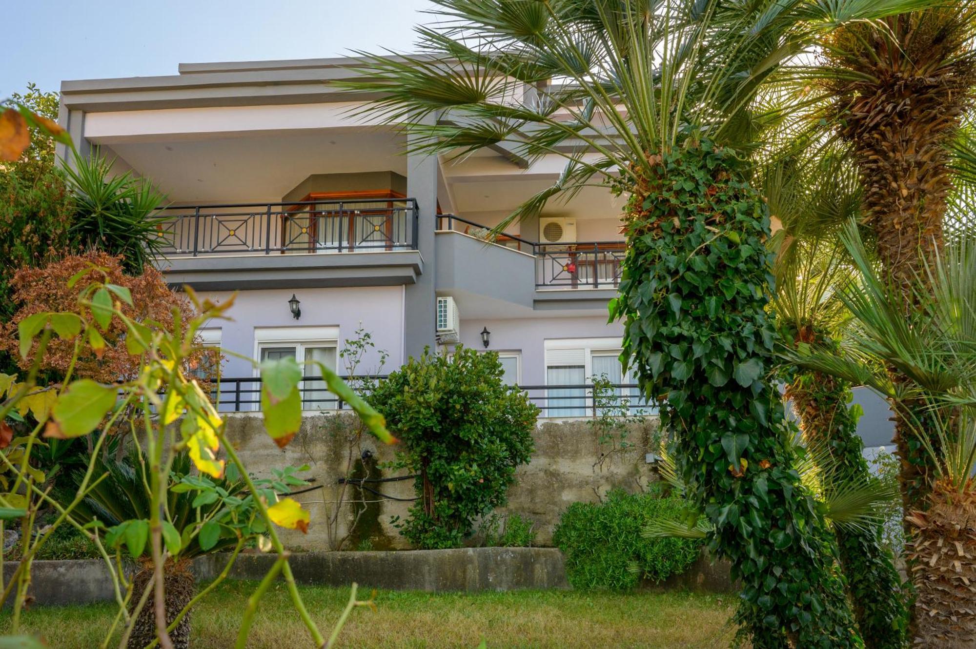 Michael'S Apartment'S Nea Roda Exterior photo